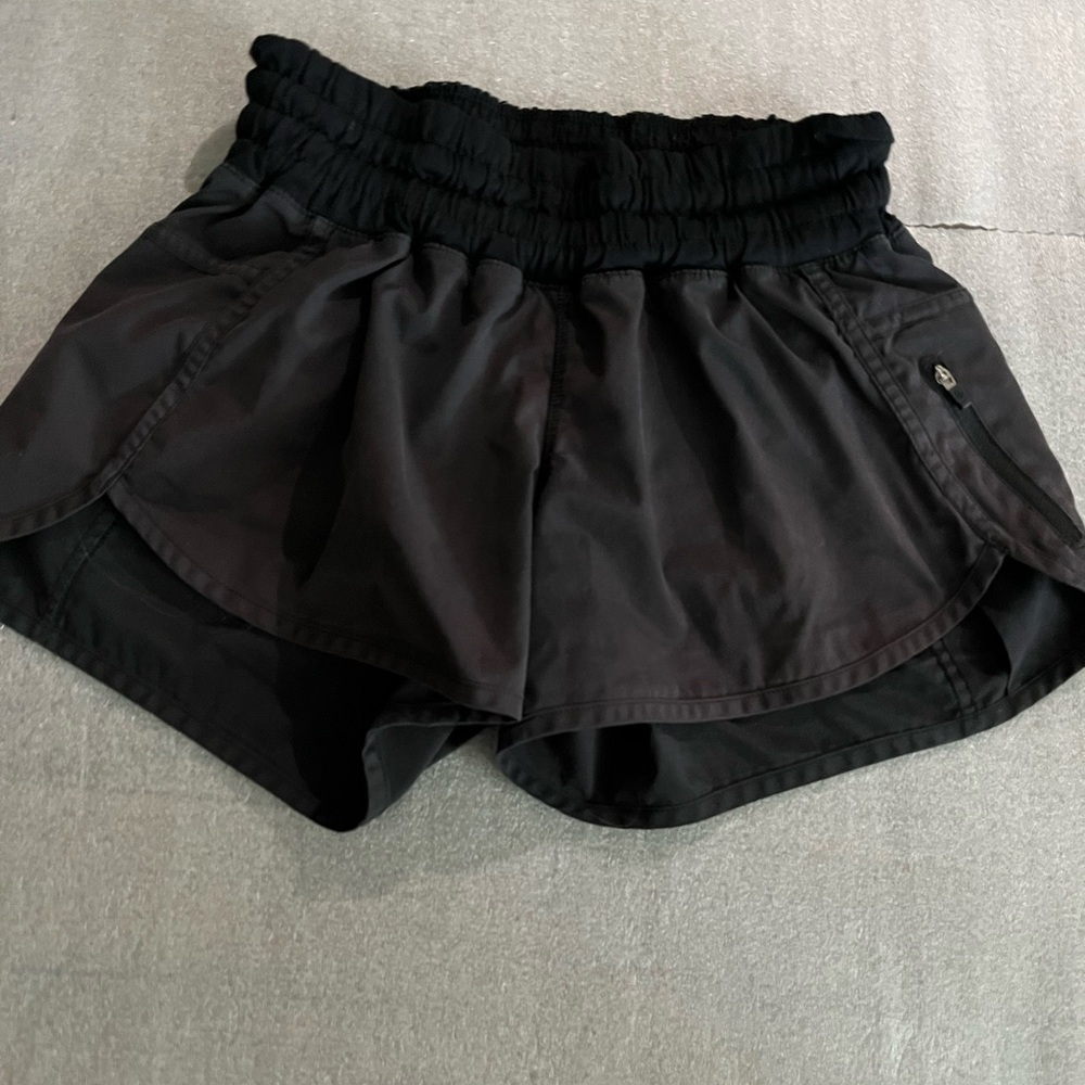 [6]Lululemon Hotty Hot High-Rise Short 2" Cinch Black